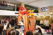 天降五夫中国驻菲律宾大使与菲候任外长共同出席庆祝中菲建交50周年图片展